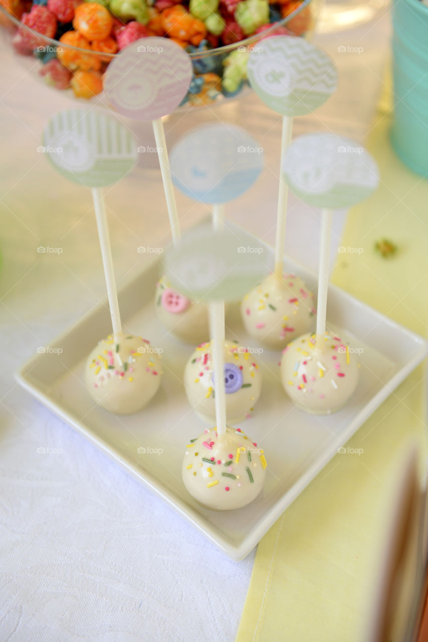 white cake pops