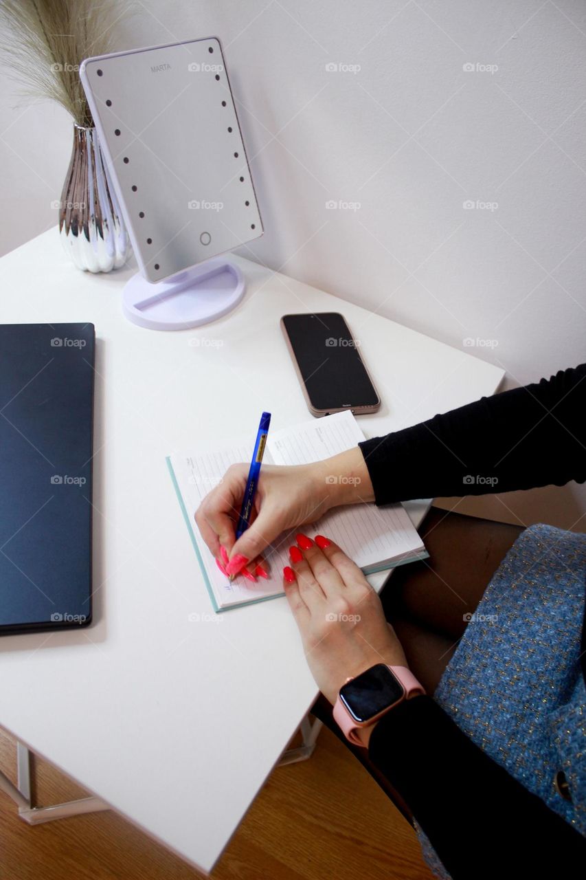 Lash maker is about to plan new clients to face new opportunities 