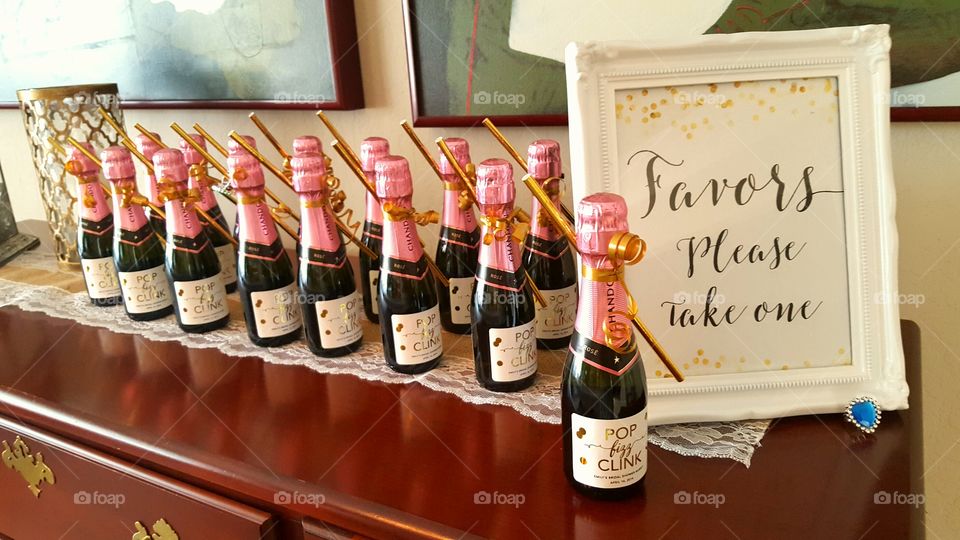 champagne party favors