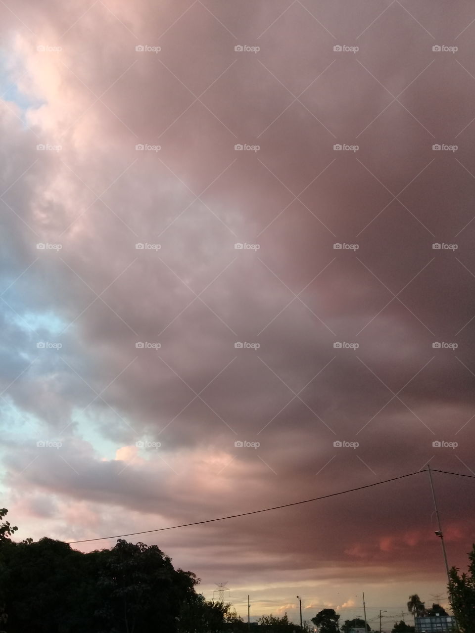 Sim, pelas cores do #céu e volume das #nuvens, definitivamente não teremos #sol no #entardecer...