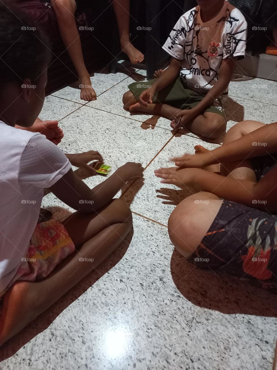 As brincadeiras são ótimas formas de promover a criatividade infantil, e é muito importante. Elas ampliam diversas habilidades, desenvolvem a coordenação motora, estimulam o desenvolvimento cognitivo e, ainda promovem o relacionamento social