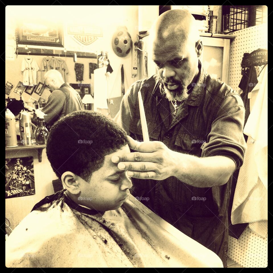 barber working