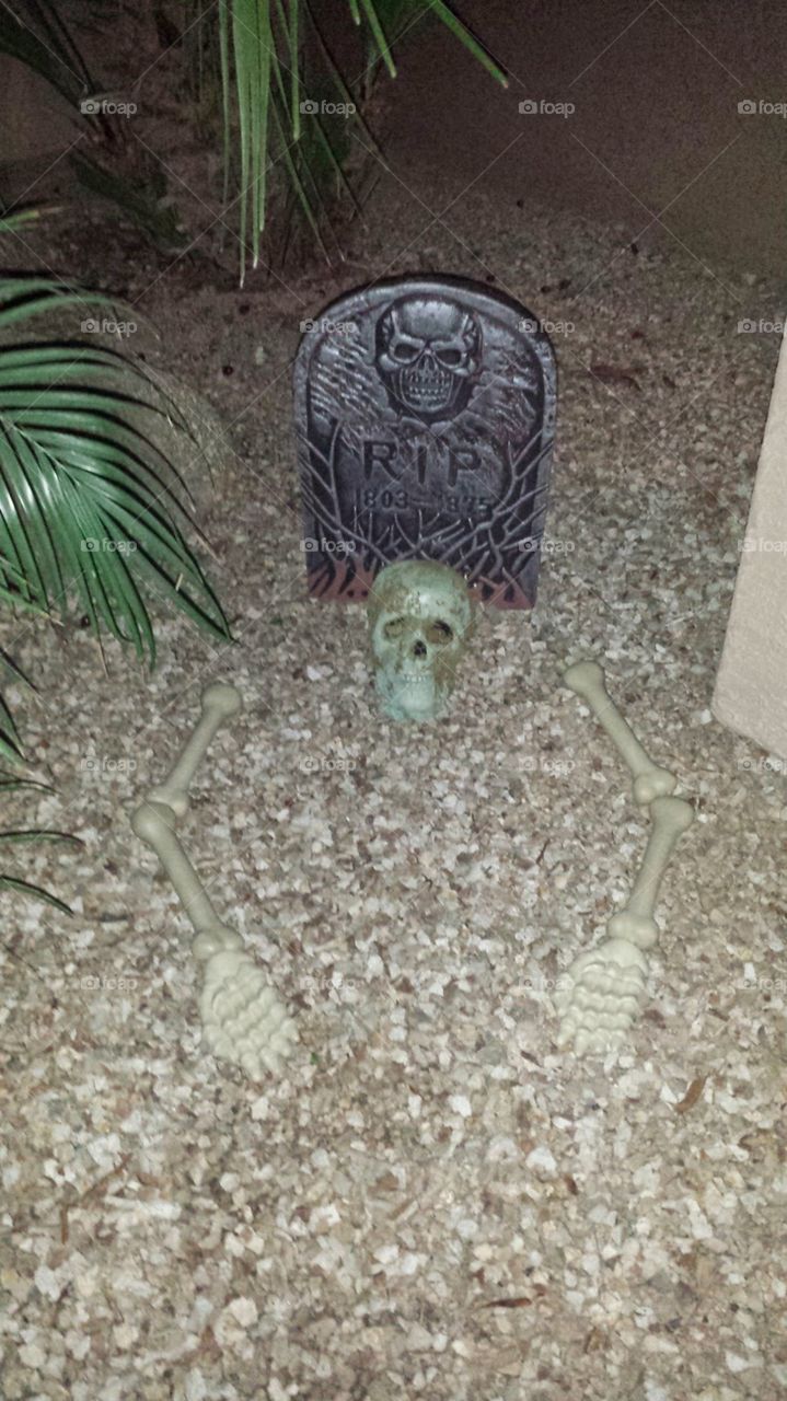 Headstone and Skeleton. Halloween decorations