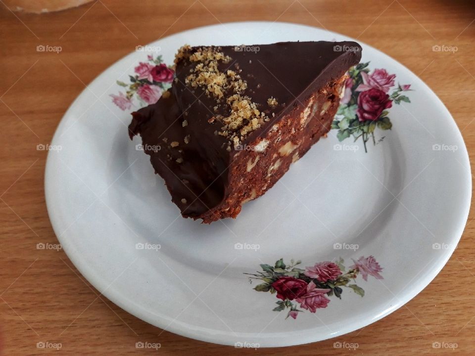 Chocolate cake with nuts