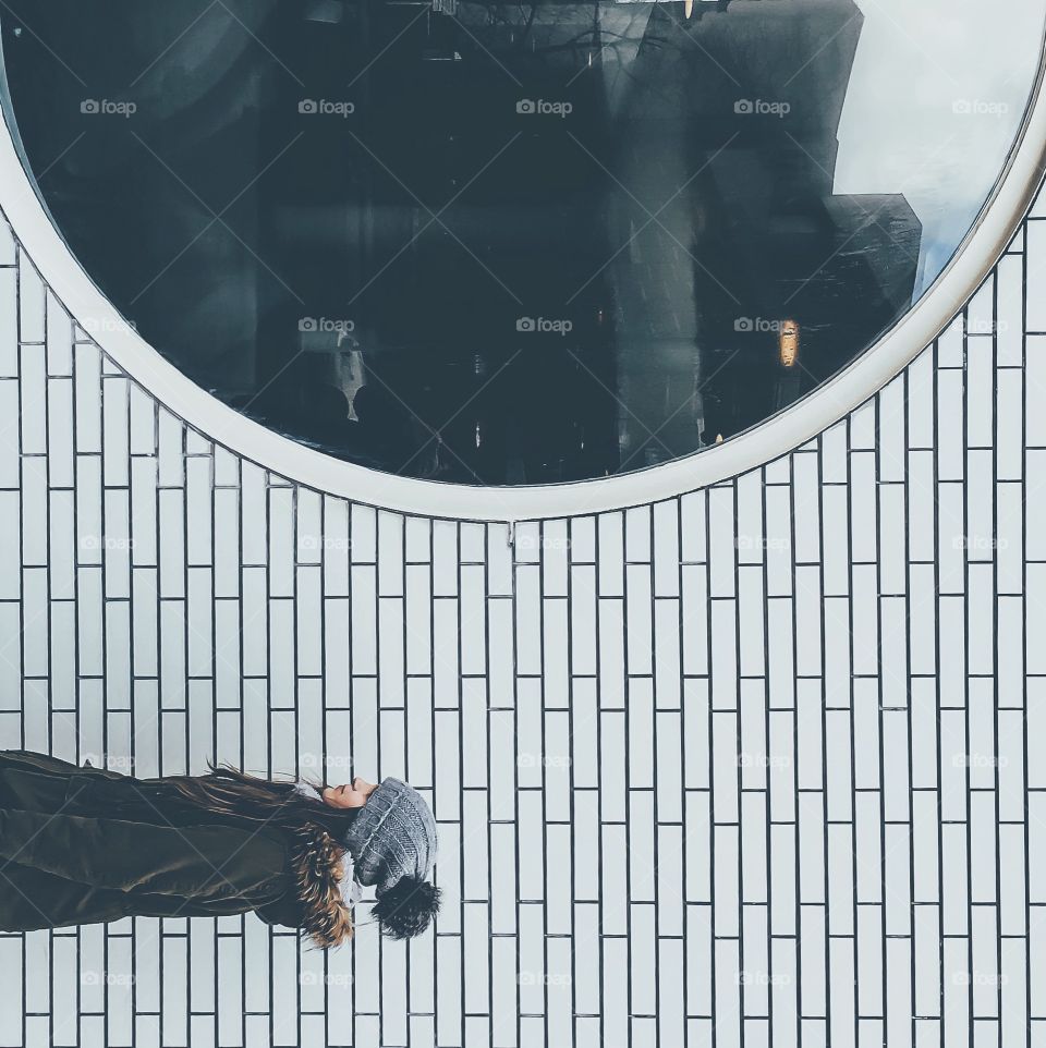 Side view of a woman against wall