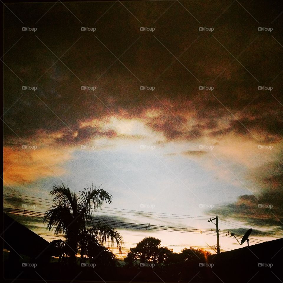 De dias atrás, valendo pra hoje -
Acho que algumas #nuvens estão rodeando o #amanhecer... mas ainda assim teremos #sol!
Que tenhamos uma ótima #SextaFeira!
🌅
#natureza #fotografia #paisagem #inspiração #morning #mobgrafia