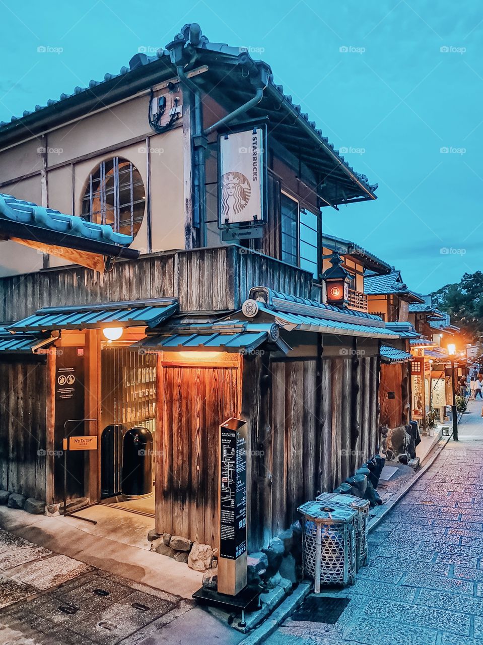 The world's first Starbucks with tatami seating in Kyoto, Japan 