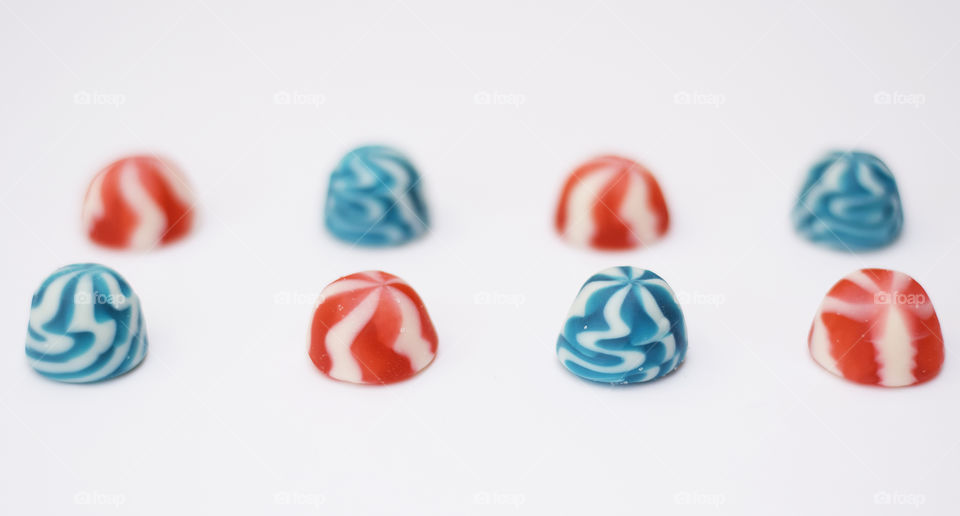 Red and blue sweets put in line