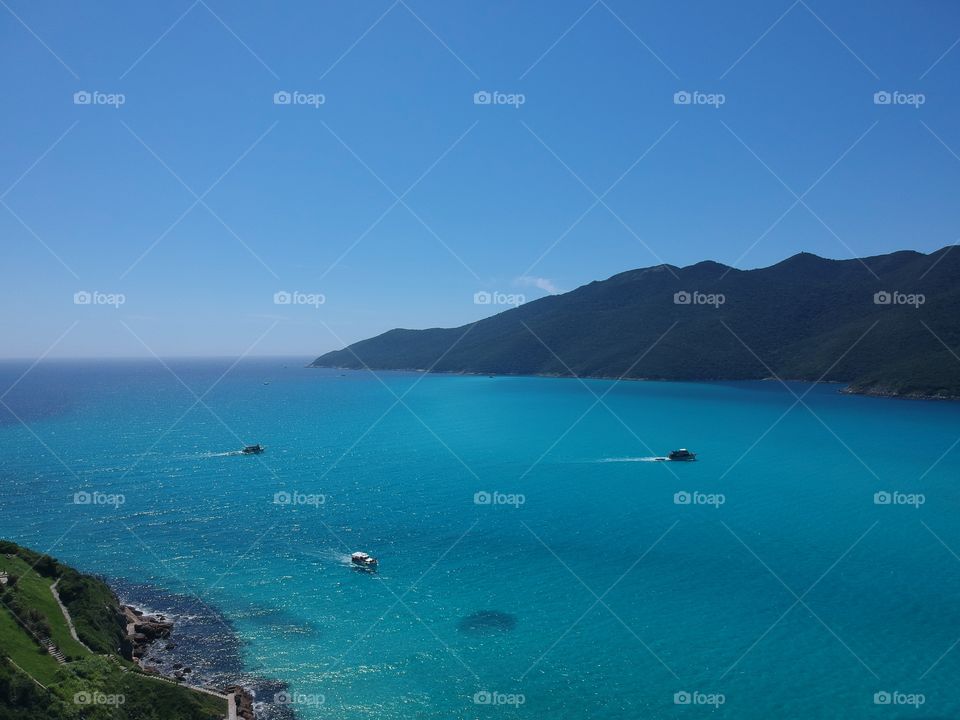Paisagem aérea de Arraial do Cabo, no Rio de Janeiro, Brasil. Com um mar azul muito lindo!!