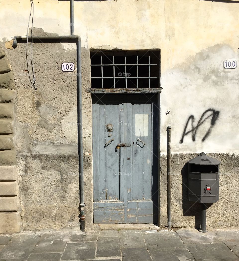 Door in Lucca 