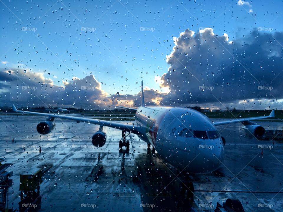 Rain and plane
