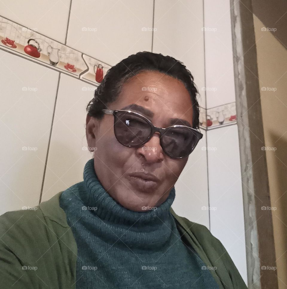 Natural wonen senhora de pele negra simples e bela