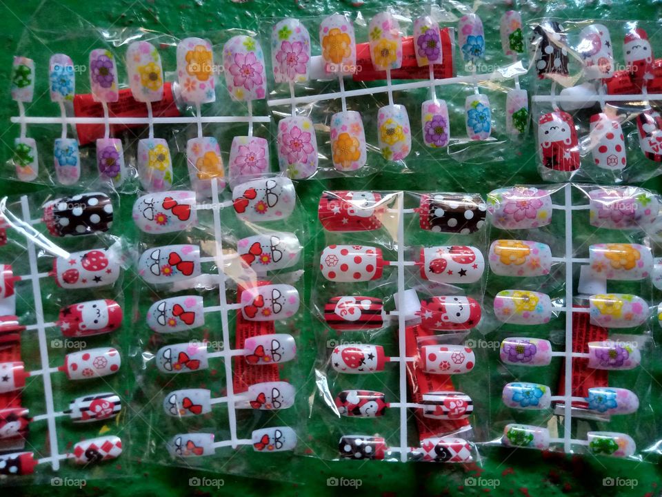 COLORED ASSORTED DESIGNS  FAKE NAILS,, FOR SMALL GIRLS WITH FREE GLUE PASTE