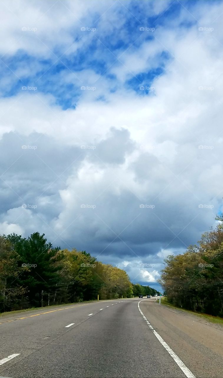 Highway, roadway, cloudy, empty.