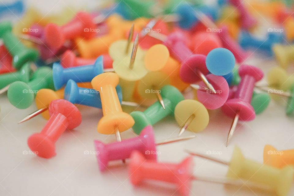 Thumb tacks 