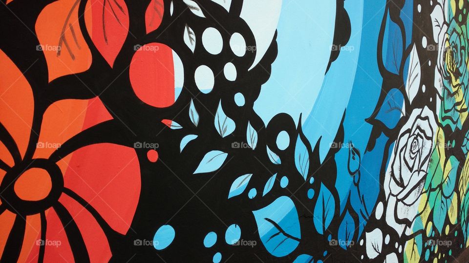 Grafite, pinturas artísticas em muros, paredes das cidades em pontos turísticos.