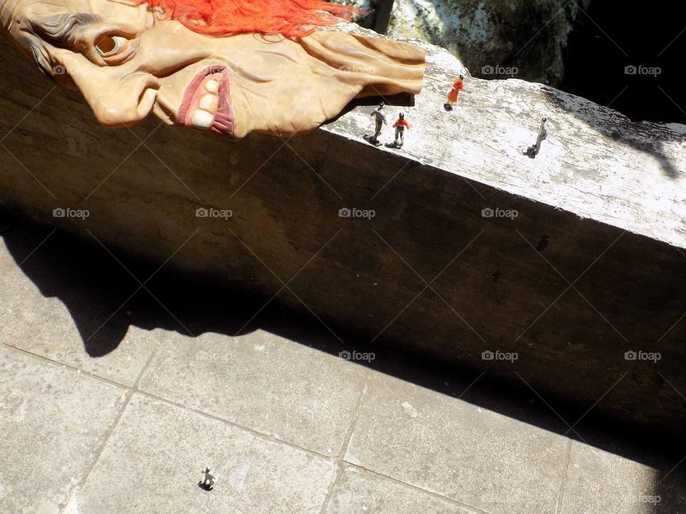 The world of liliput, giant mask