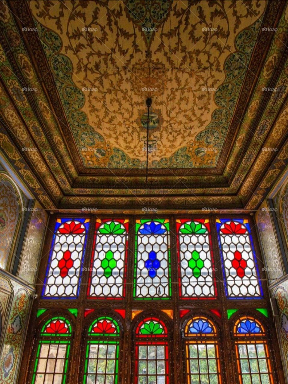 Painted and mirrored ceilings and the reflection of colors with light are special features of this building's architecture