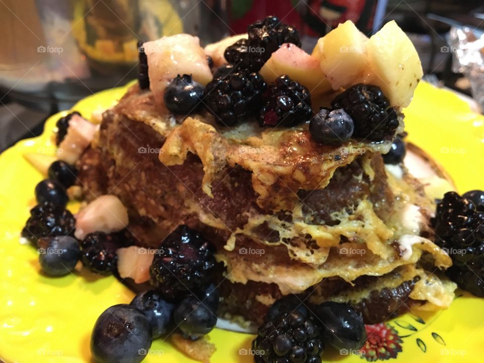 French toast with fruit