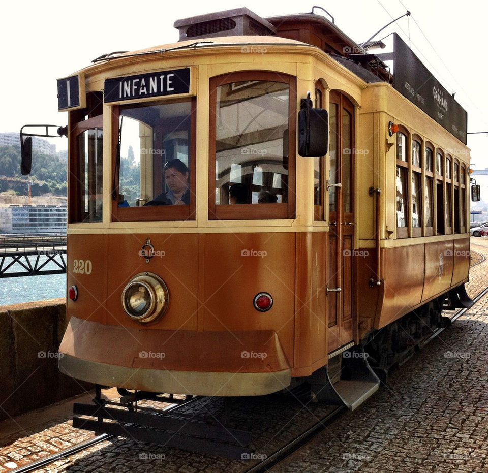 car tram portugal 1 by pixelakias