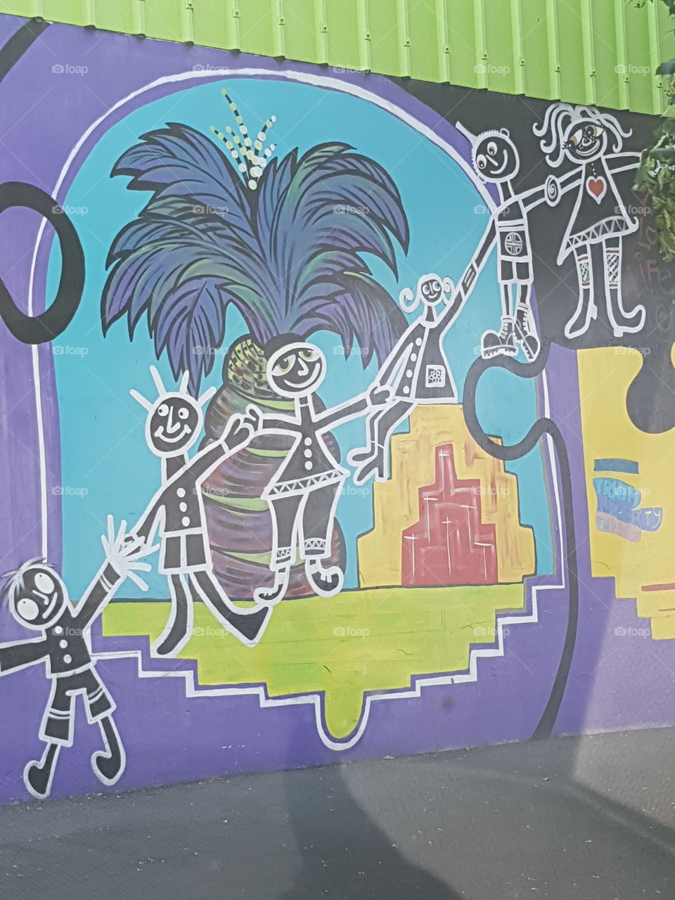 The Artwork illustrates a delightful day of a family. Napier city entertains us with bright paintings around the city.