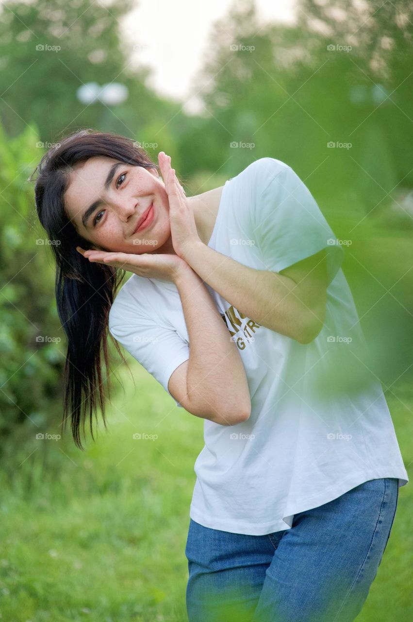 They often have gorgeous dark hair, captivating eyes, and beautiful olive or tanned skin. Their facial features can vary, but they exude elegance and grace. Whether it's their radiant smiles or their stylish fashion choices,