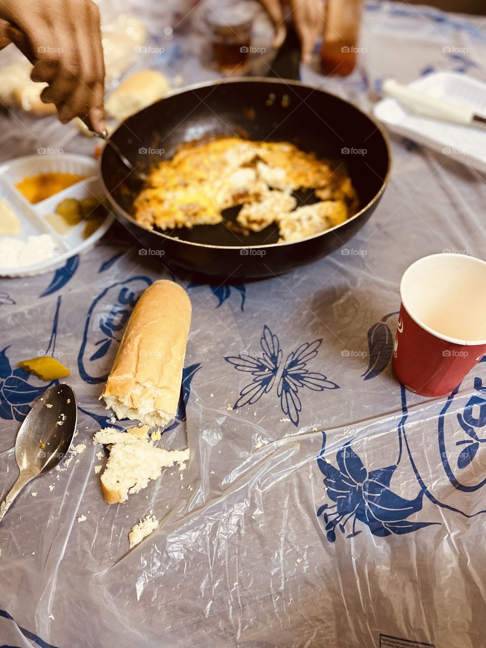 A simple and light dinner with my sister, eggs, tea and jam