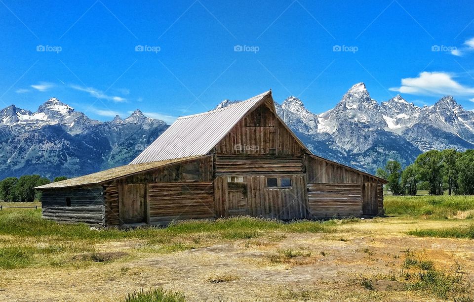 Barn at the Teton Mountain range.