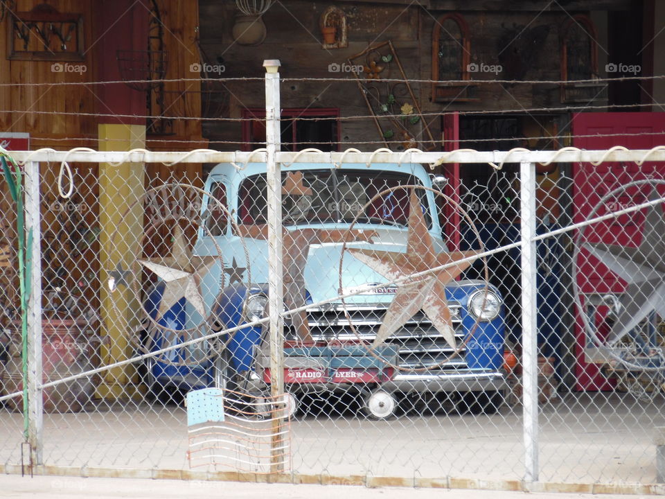 old Chevrolet. This is a picture of a old Chevrolet pickup. 👣 🚶 🏃 🔥 💨