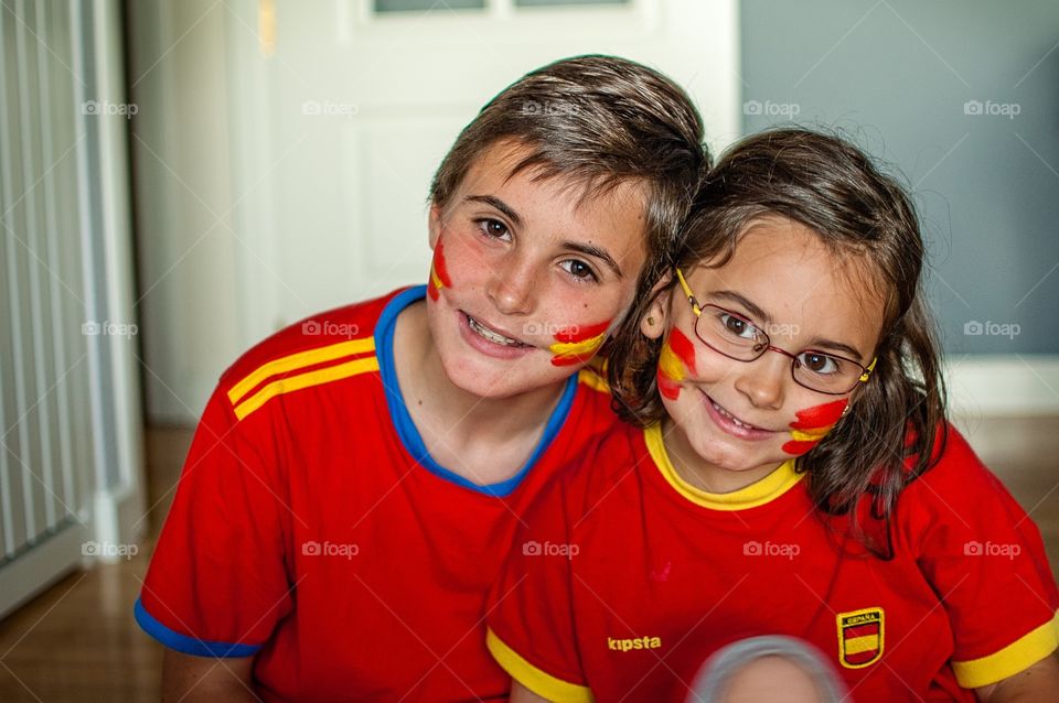 Children spanush football  supporters 