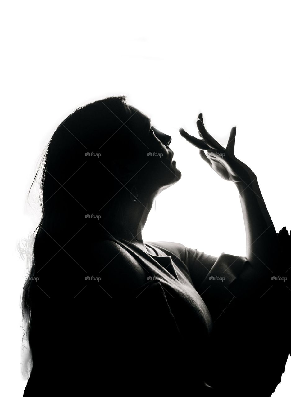 Sillhoute photo in Black and White of a women.