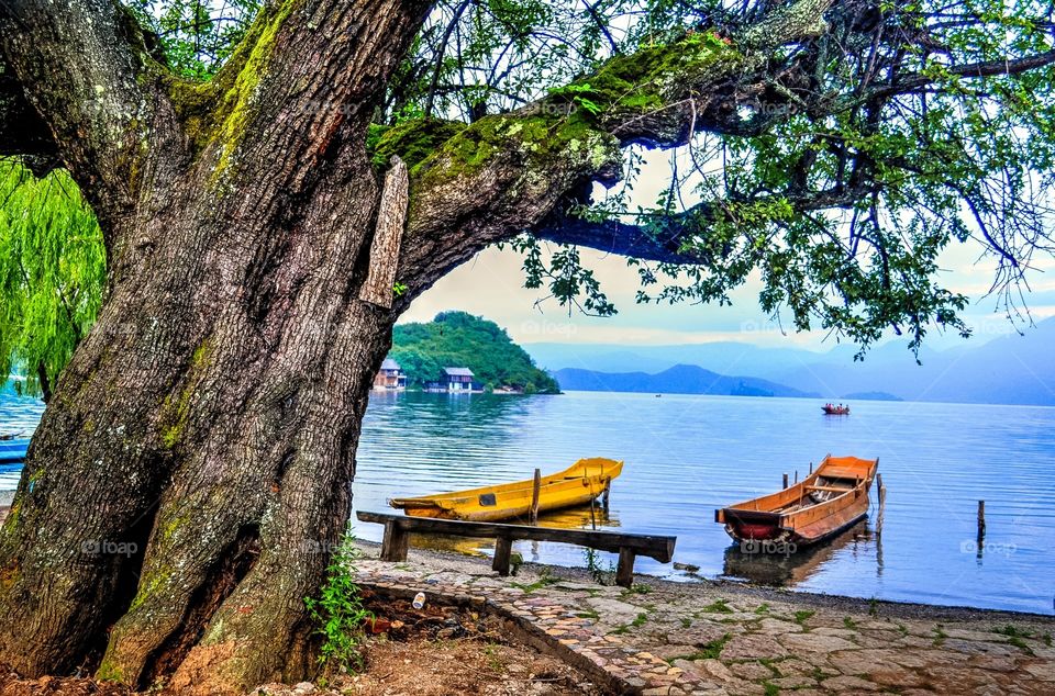 Calm waters and a beautiful and relaxing scenery at Luguhu (Lugu Lake), Yunnan-Sichuan provinces, China.