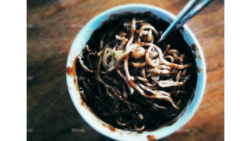 Jajangmyeon is a Korean black nut noodle.
 that's look yummy right?