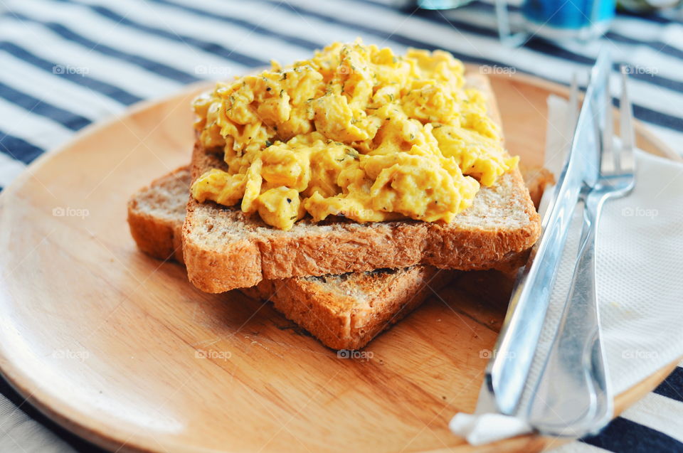 Scramble egg on toast