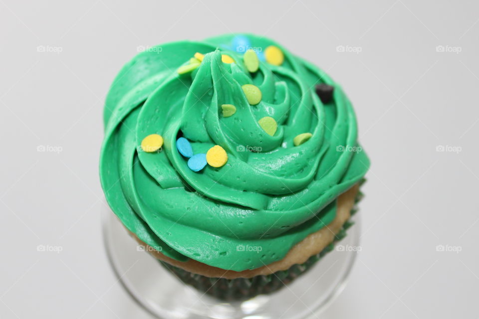 White Cupcakes with Green Buttercream Frosting 