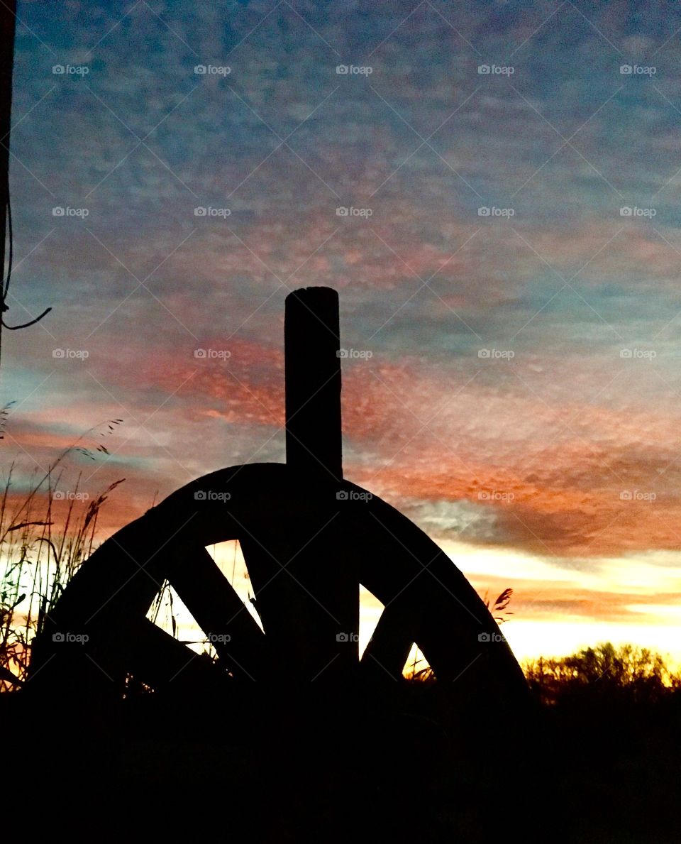 Wagon wheel silhouette 