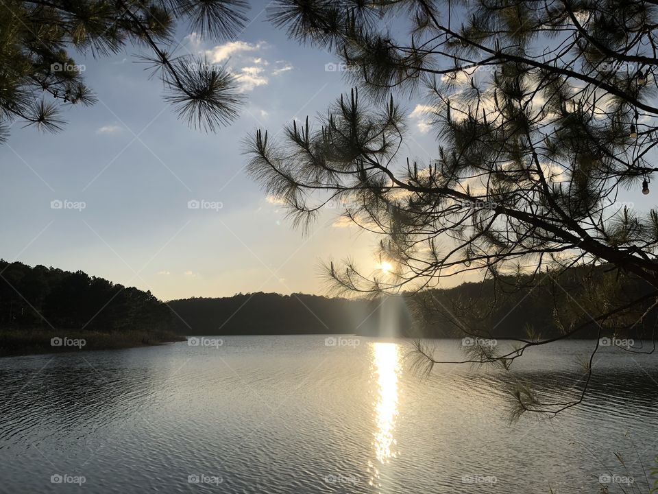 Afternoon scene, when the sun is hot and gradually turns to sunset. This is the area of ​​Tuyen Lam Lake in Da Lat