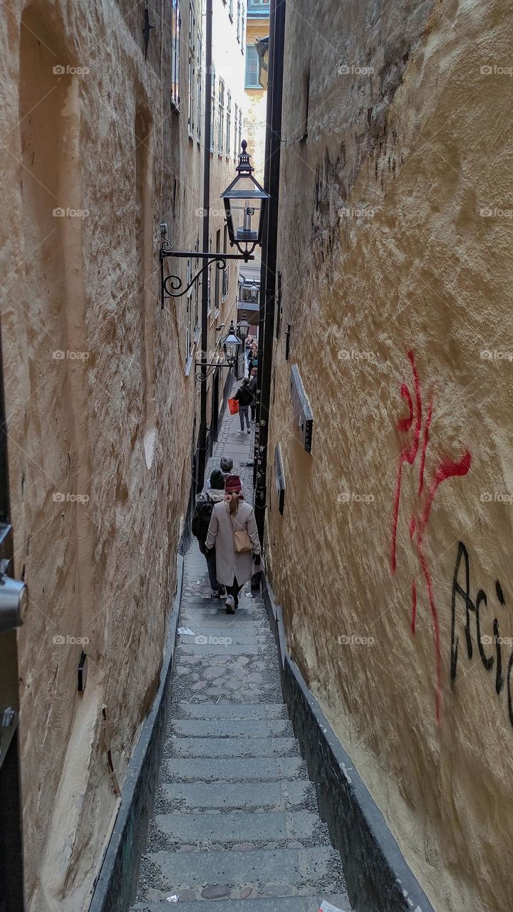 Narrow alley