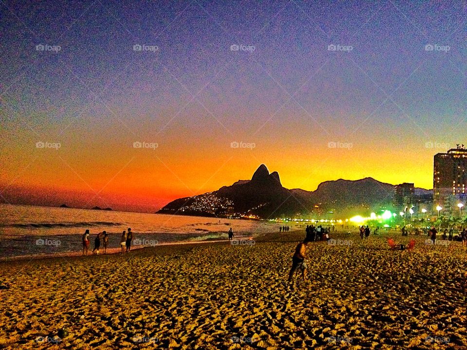 Night falls . Rio de Janeiro 