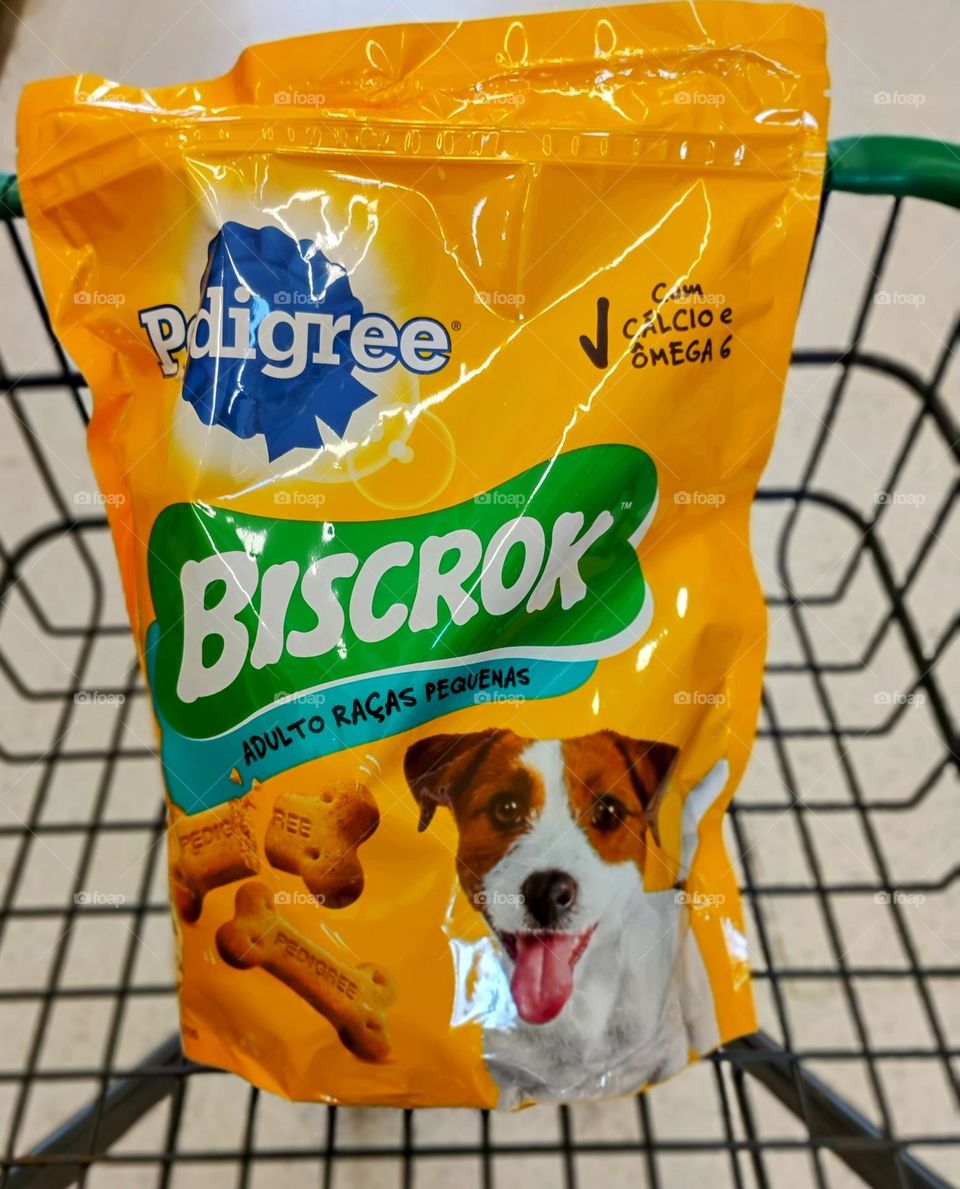 Cãozinho amado e mimado. Pedigree BISCROK, é um petisco crocante e delicioso!  Sabor leite,  formato  ideal para cães de pequeno porte com cálcio e Ômega 6. Ofereça diariamente ao seu cão, como forma de agrado, recompensa ou treinamento ...