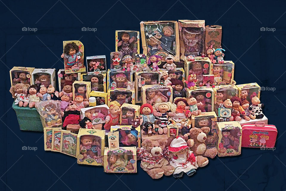Huge Cabbage Patch Doll Collection. Includes dolls, books, stuffed bears, earmuffs, figurines and more. 