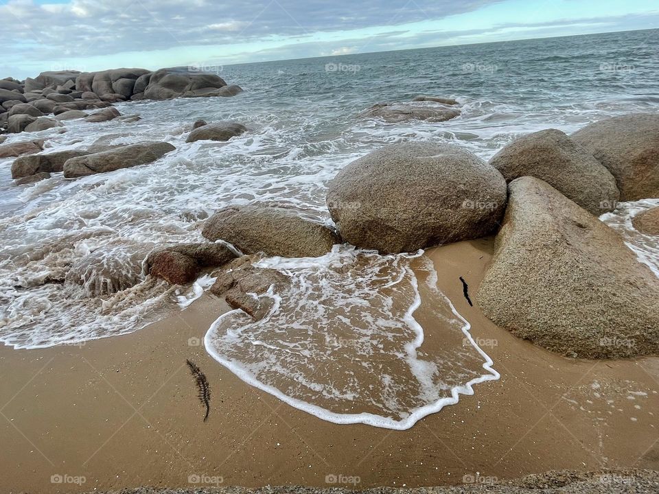 Water flowing between rocks 