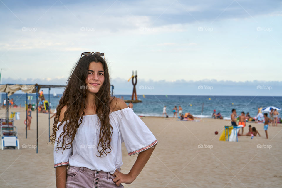 Dia de playa. Sonriendo a pesar de la amenaza de tormenta. 