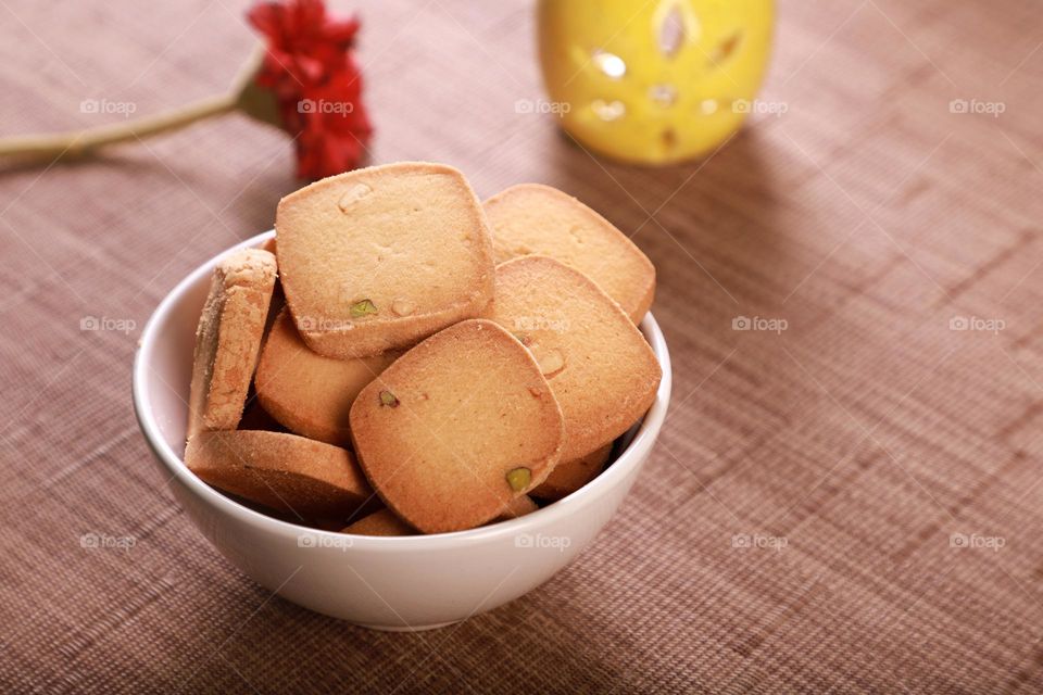 Fresh baked cookies in a bowl