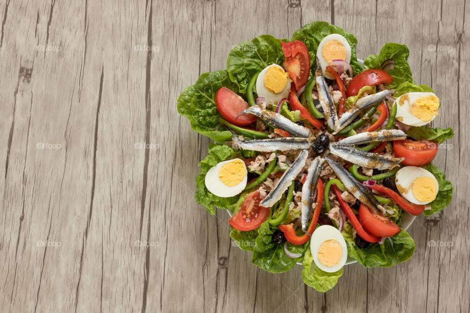 Nicoise salad : a salad that finds its origins in the French city of Nice. This salad is made with lettuce, tuna fish, tomatoes, green and red pepper, boiled eggs  and anchovies.