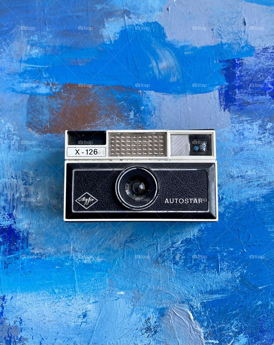 The Agfa Autostar X-126 on blue acrylic painting.