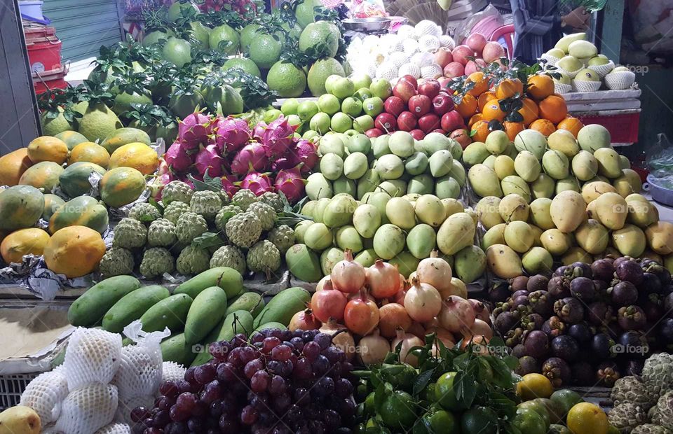 fruit market in vietnam