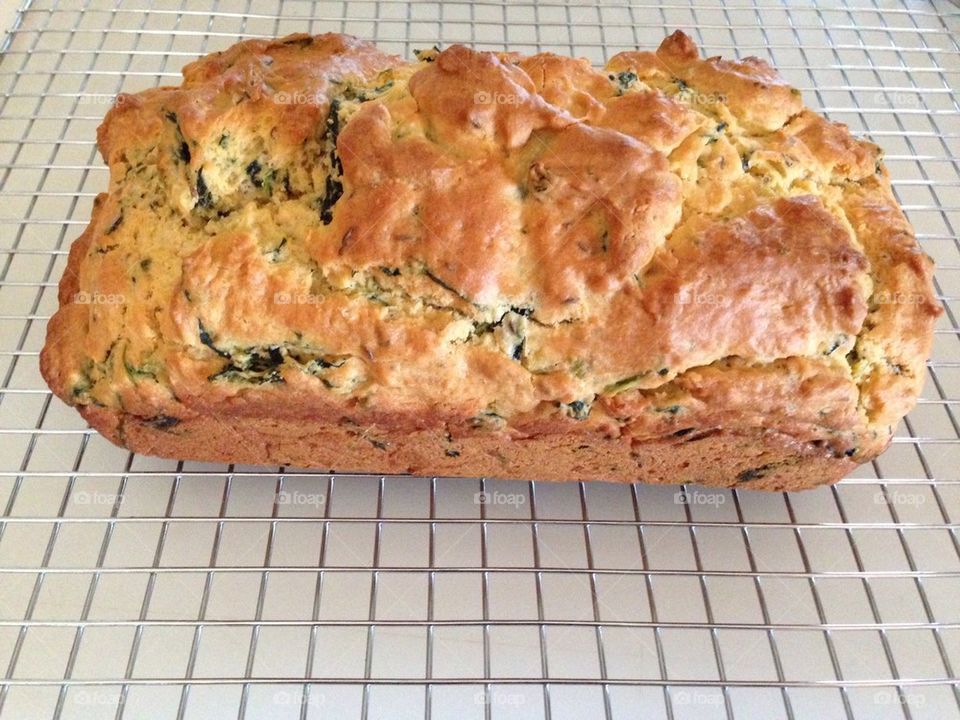 Spinach cheddar bread