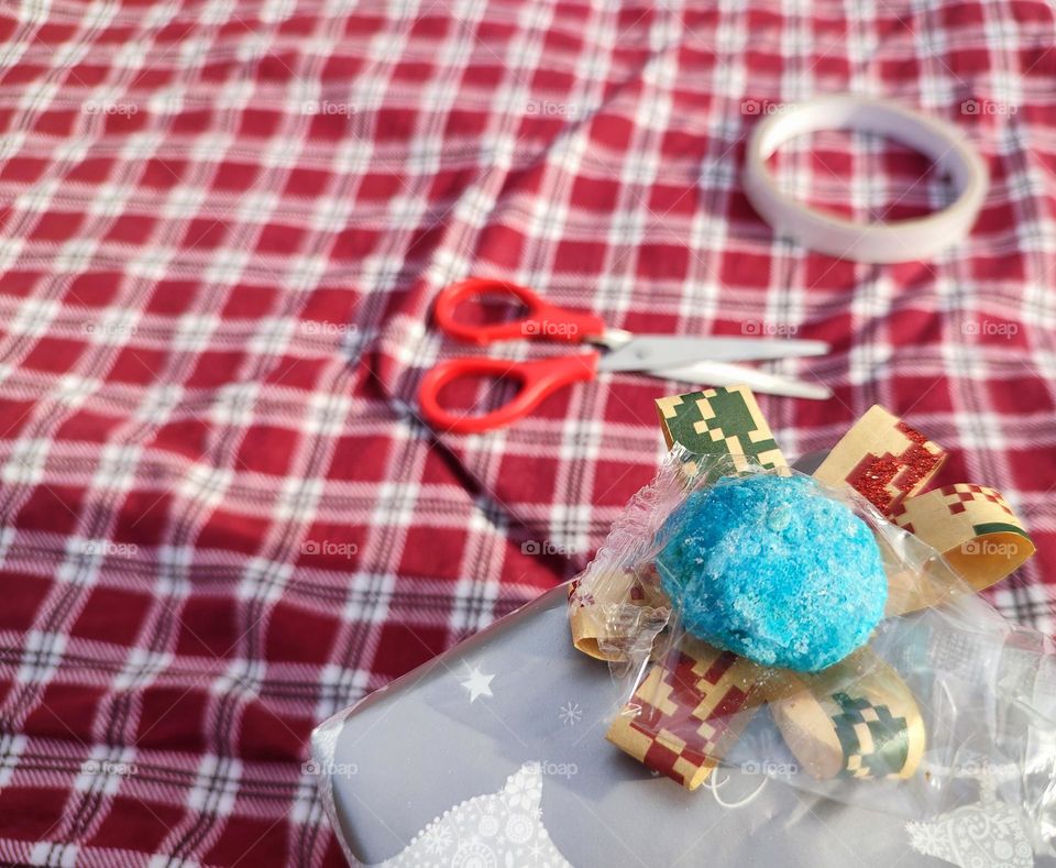 Gifts - wrapping presents