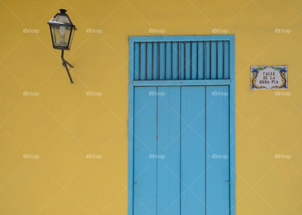 Simple facade in La Havana - May 2017